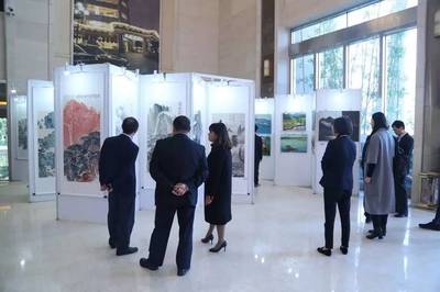 翰墨光影颂时代 丹青溢彩耀电光——四川电力系统纪念改革开放四十周年书画摄影作品展隆重开幕